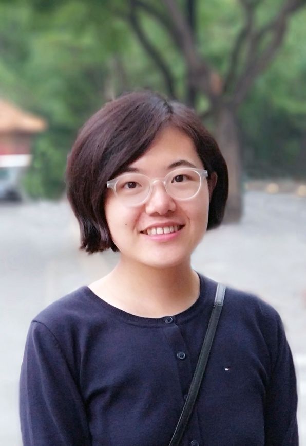 小孩在微笑中度可信度描述已自动生成